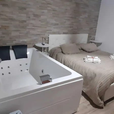 招待所 Le Tre Meraviglie A 200 M Dal Mare 3*