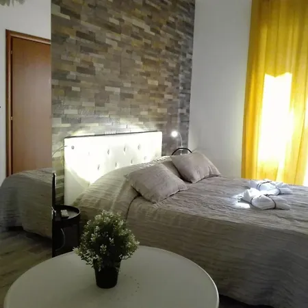 Le Tre Meraviglie A 200 M Dal Mare 卡塔尼亚