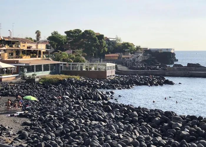 Le Tre Meraviglie A 200 M Dal Mare Κατάνια